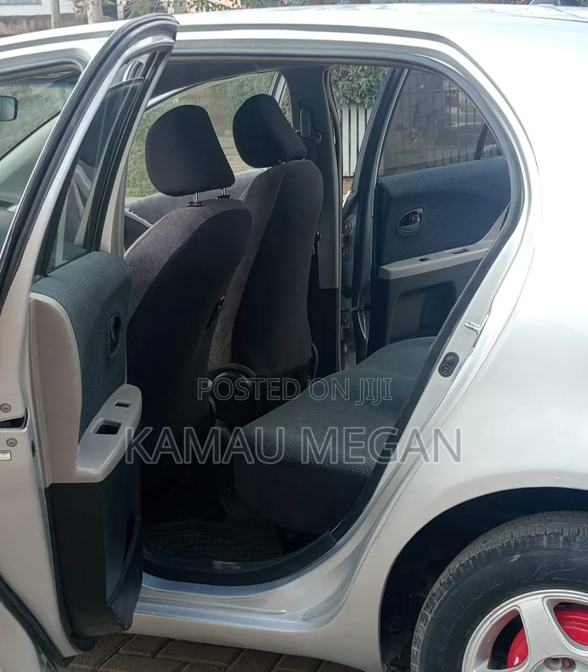 Toyota Vitz 2006 Silver
