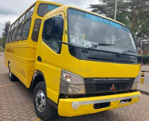 Mitsubishi Fuso Canter 2013 Yellow