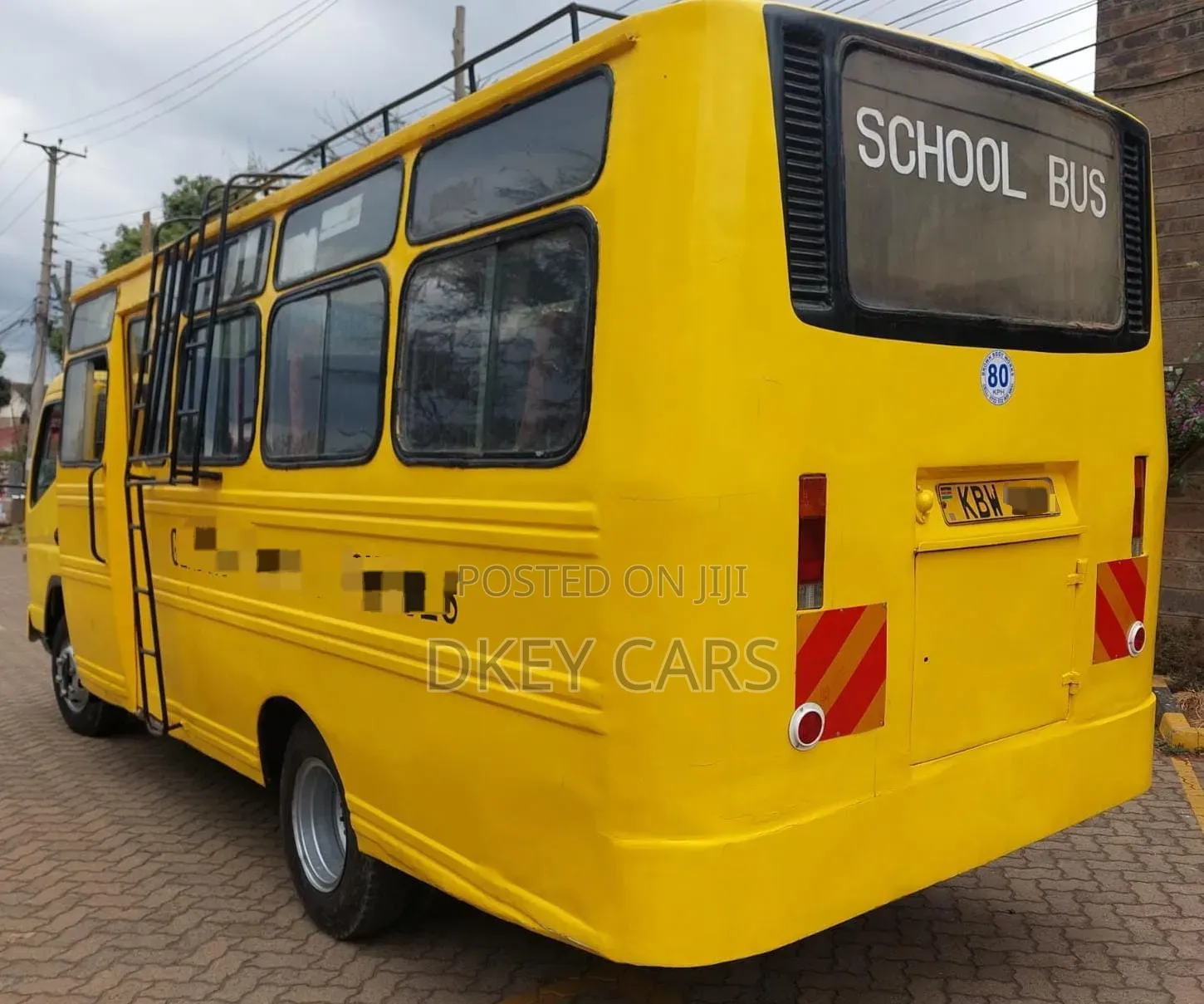 Mitsubishi Fuso Canter 2013 Yellow