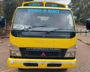 Mitsubishi Fuso Canter 2013 Yellow