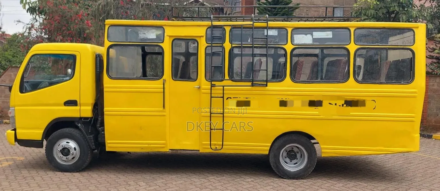 Mitsubishi Fuso Canter 2013 Yellow