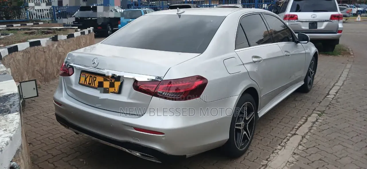 Mercedes-Benz E300 2016 Silver