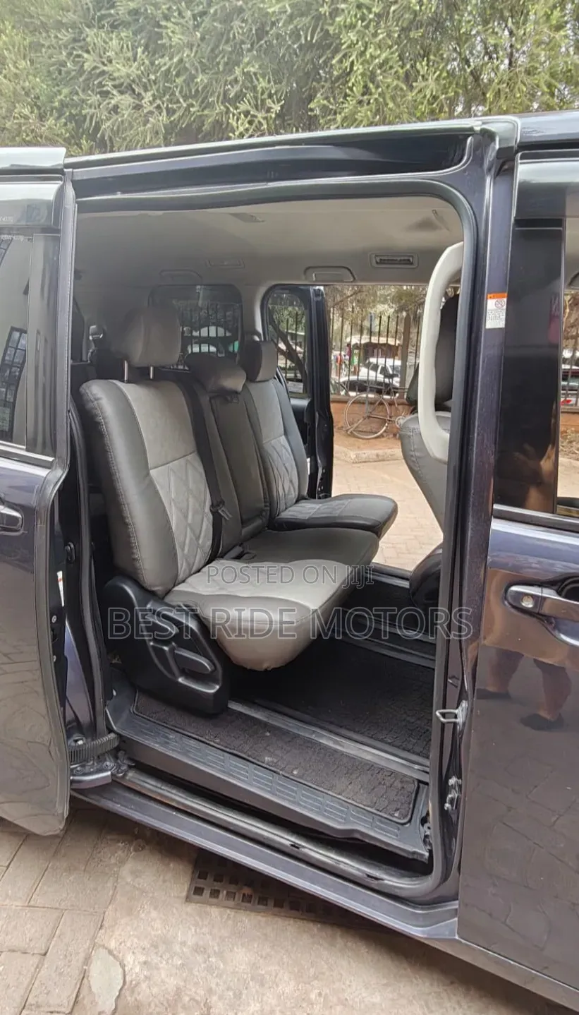 Toyota Voxy X 2WD 8-Seater 2015 Blue
