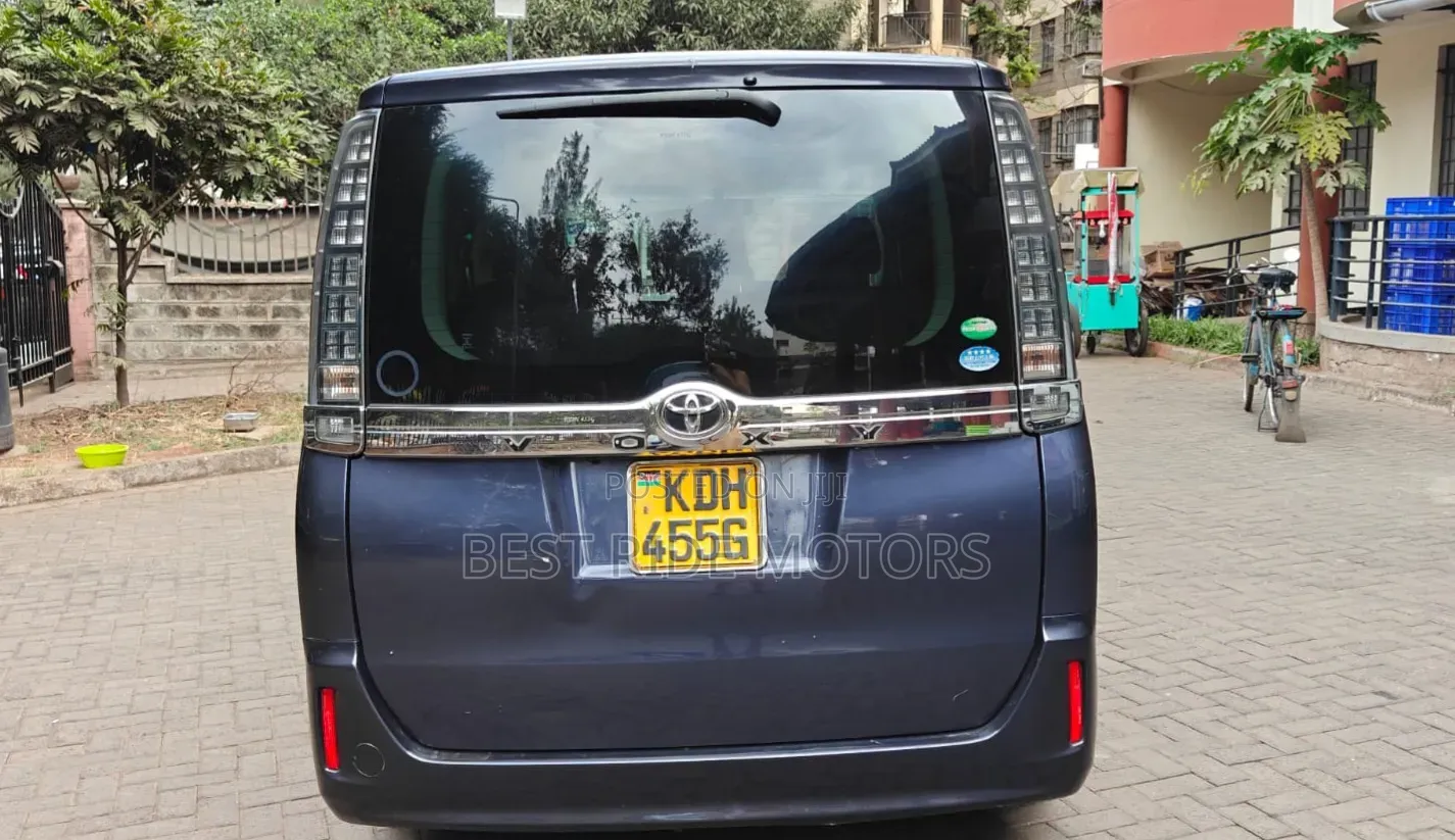 Toyota Voxy X 2WD 8-Seater 2015 Blue