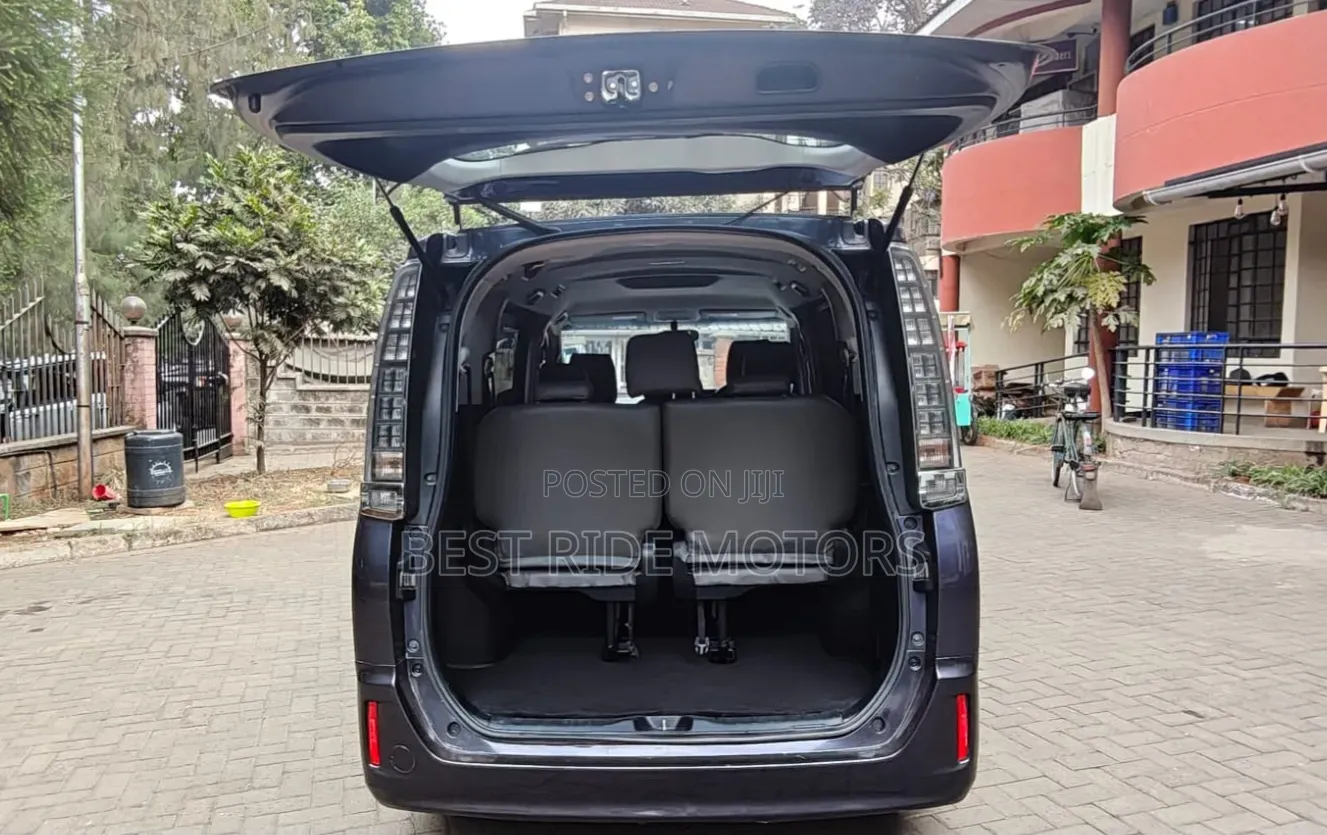 Toyota Voxy X 2WD 8-Seater 2015 Blue