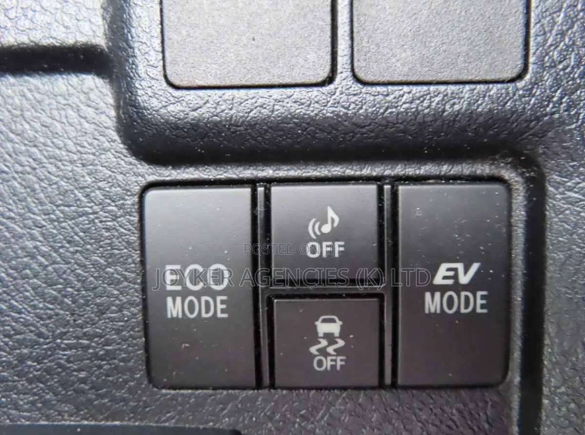 Toyota Axio 1.5 Hybrid 2WD 2019 White