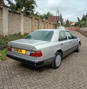 Mercedes-Benz 200E 1990 Silver