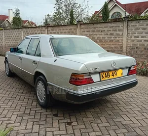 Mercedes-Benz 200E 1990 Silver