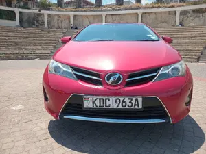 Toyota Auris 2013 Red