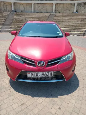Toyota Auris 2013 Red