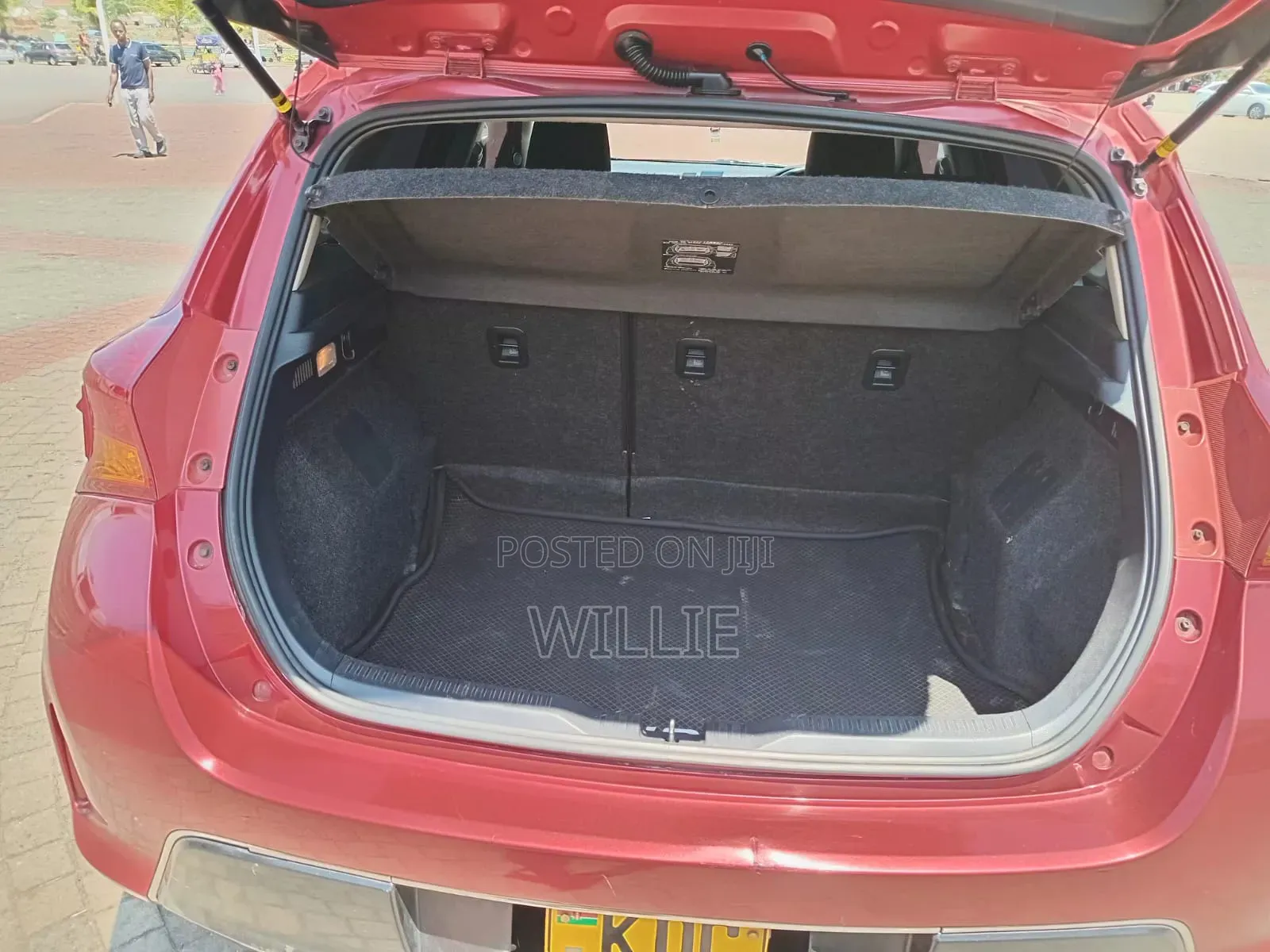 Toyota Auris 2013 Red