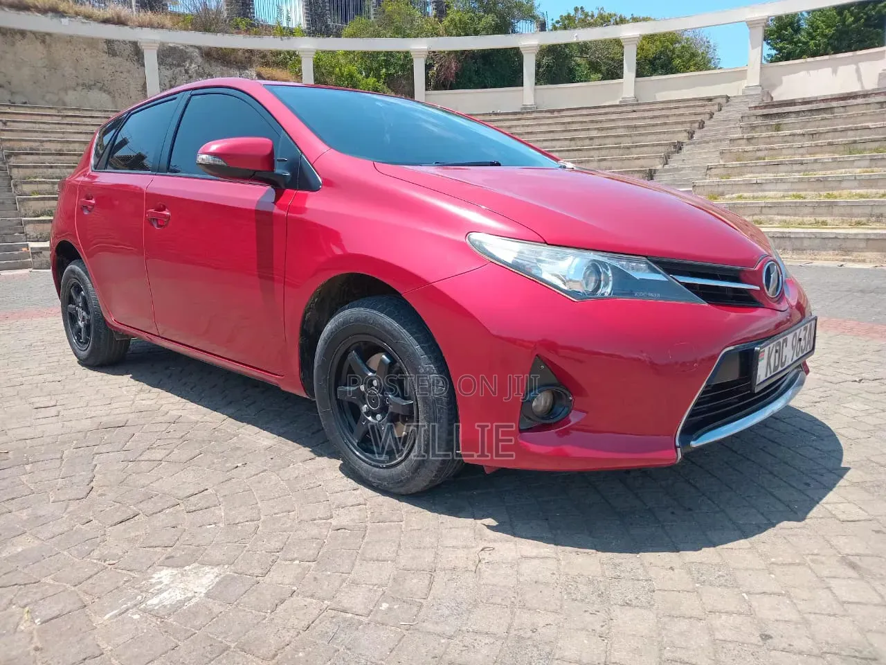 Toyota Auris 2013 Red