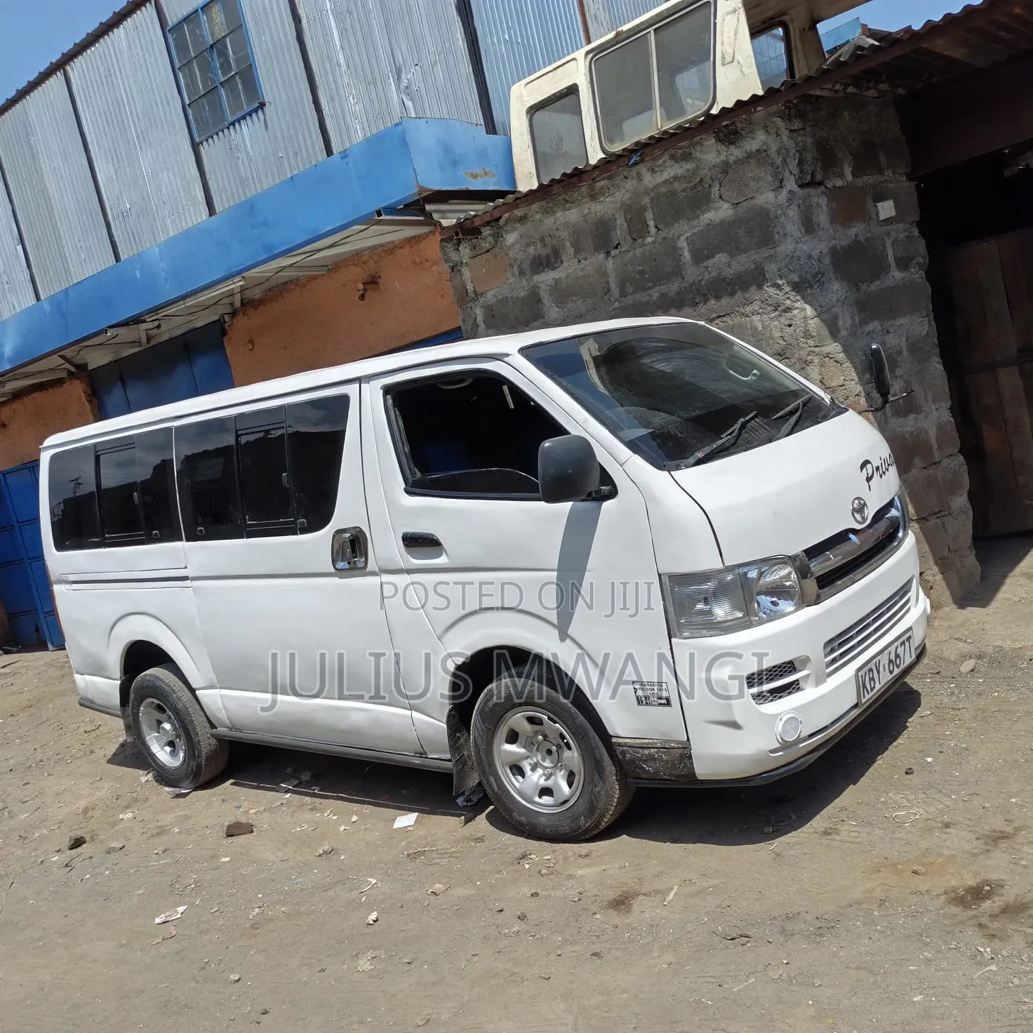 Toyota Grand HiAce 2000 White