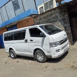 Toyota Grand HiAce 2000 White