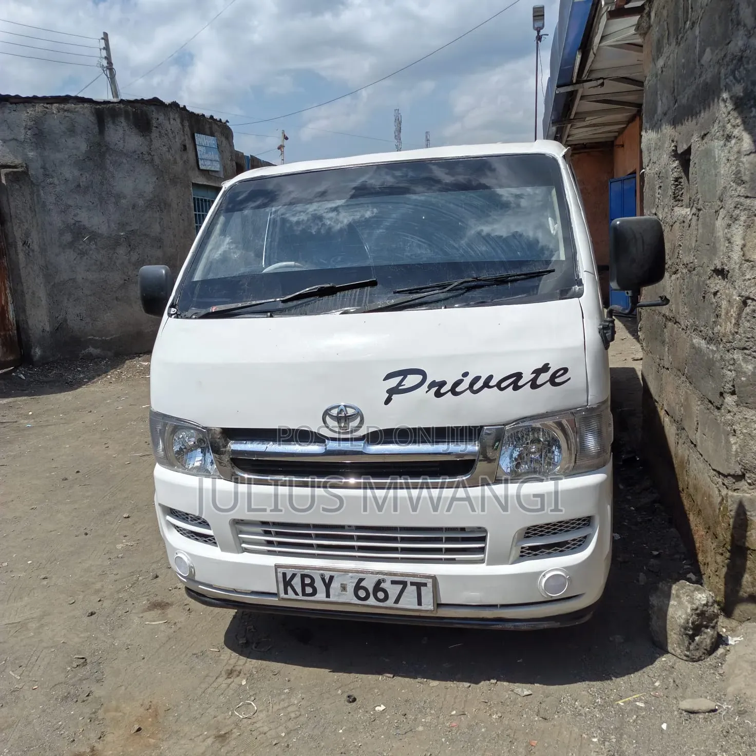 Toyota Grand HiAce 2000 White