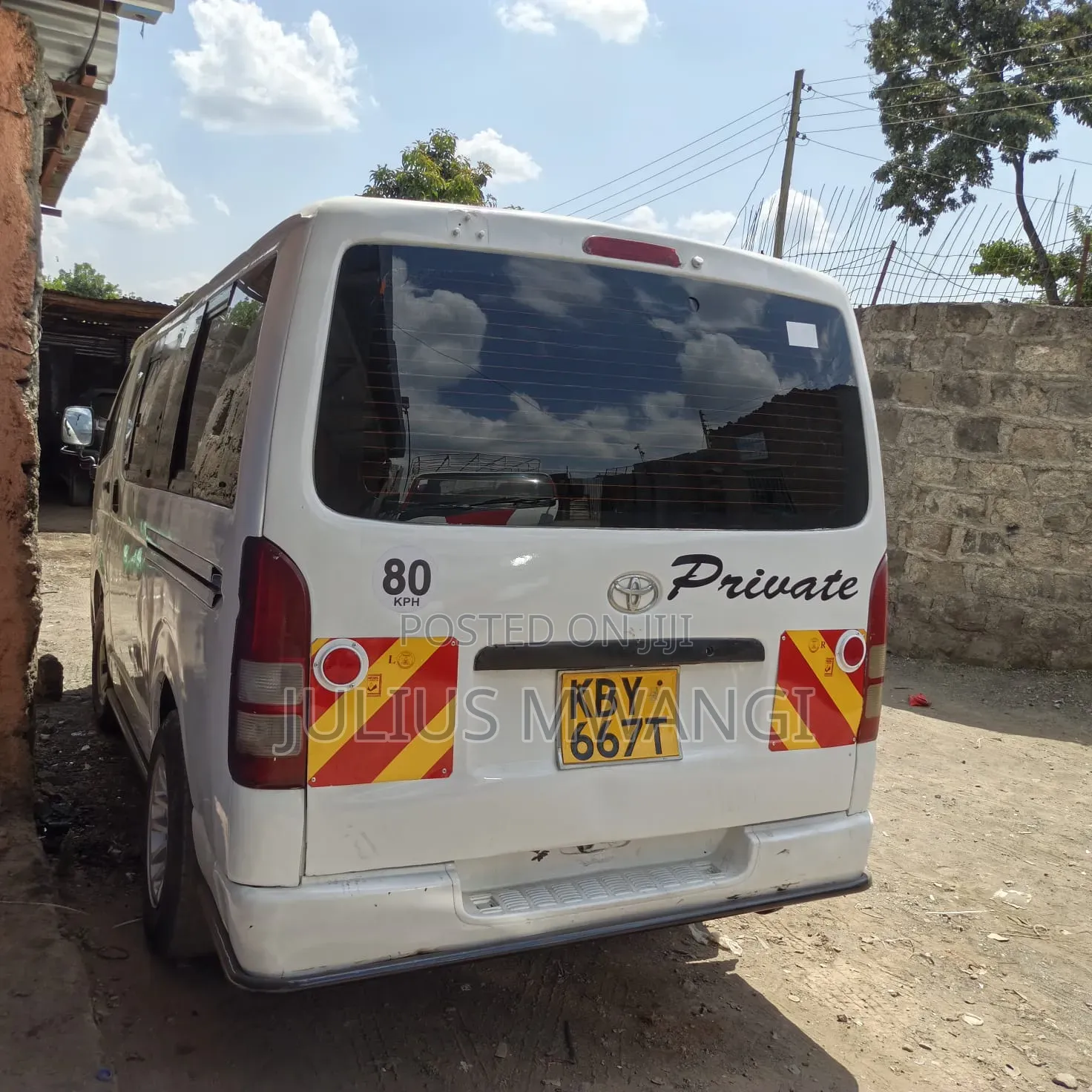 Toyota Grand HiAce 2000 White