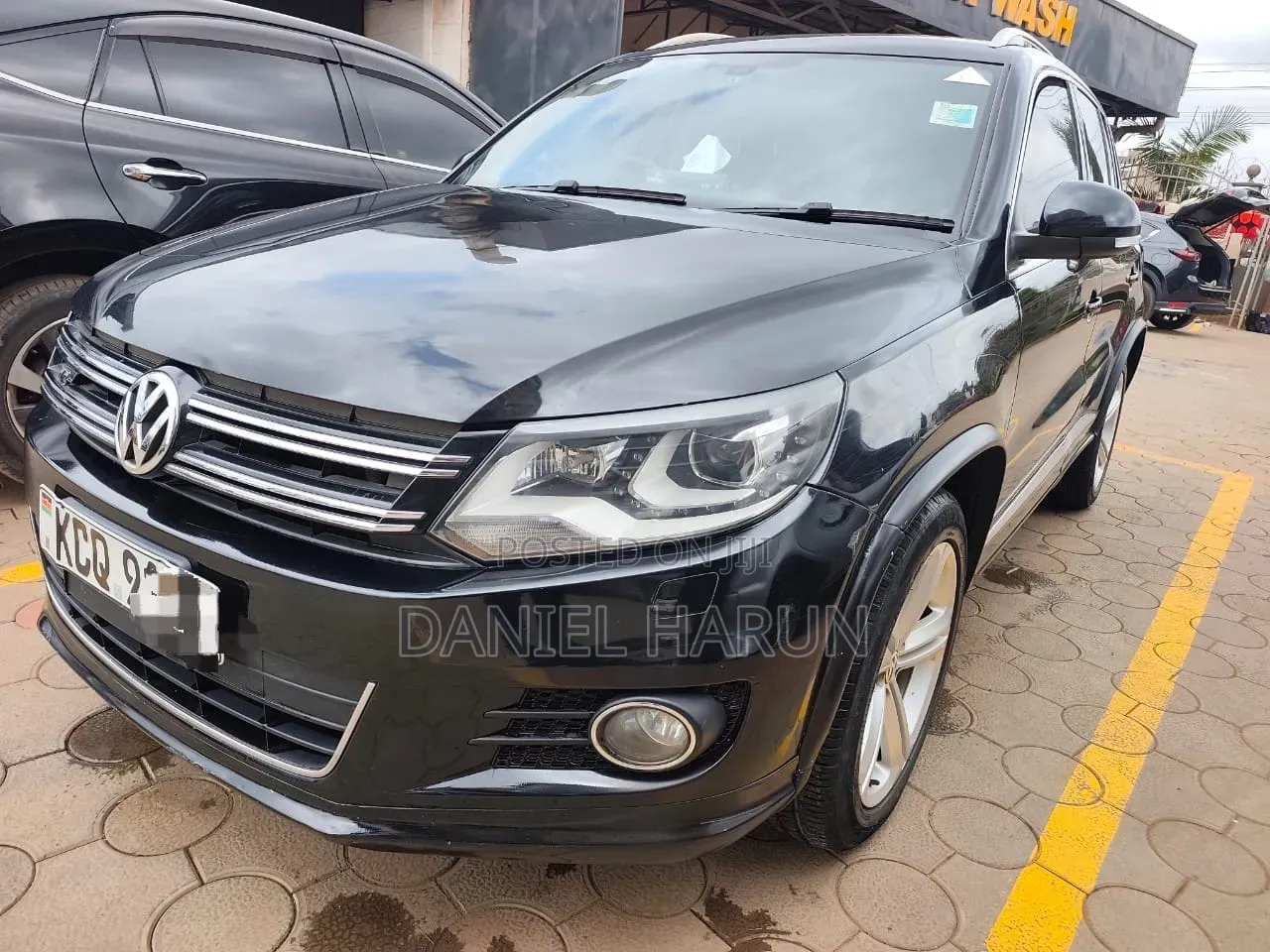 Volkswagen Tiguan S with Sunroof 2013 Black