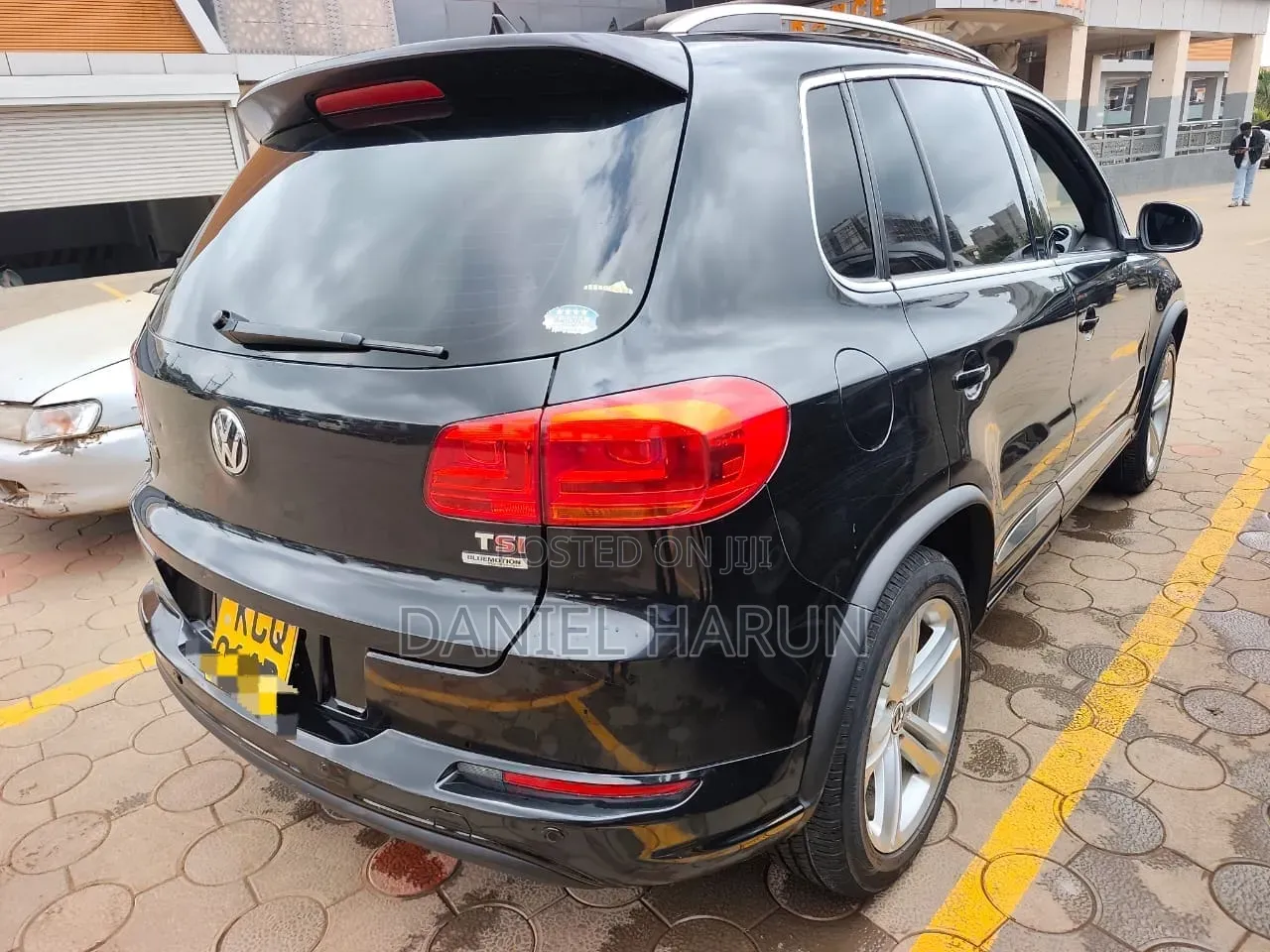 Volkswagen Tiguan S with Sunroof 2013 Black