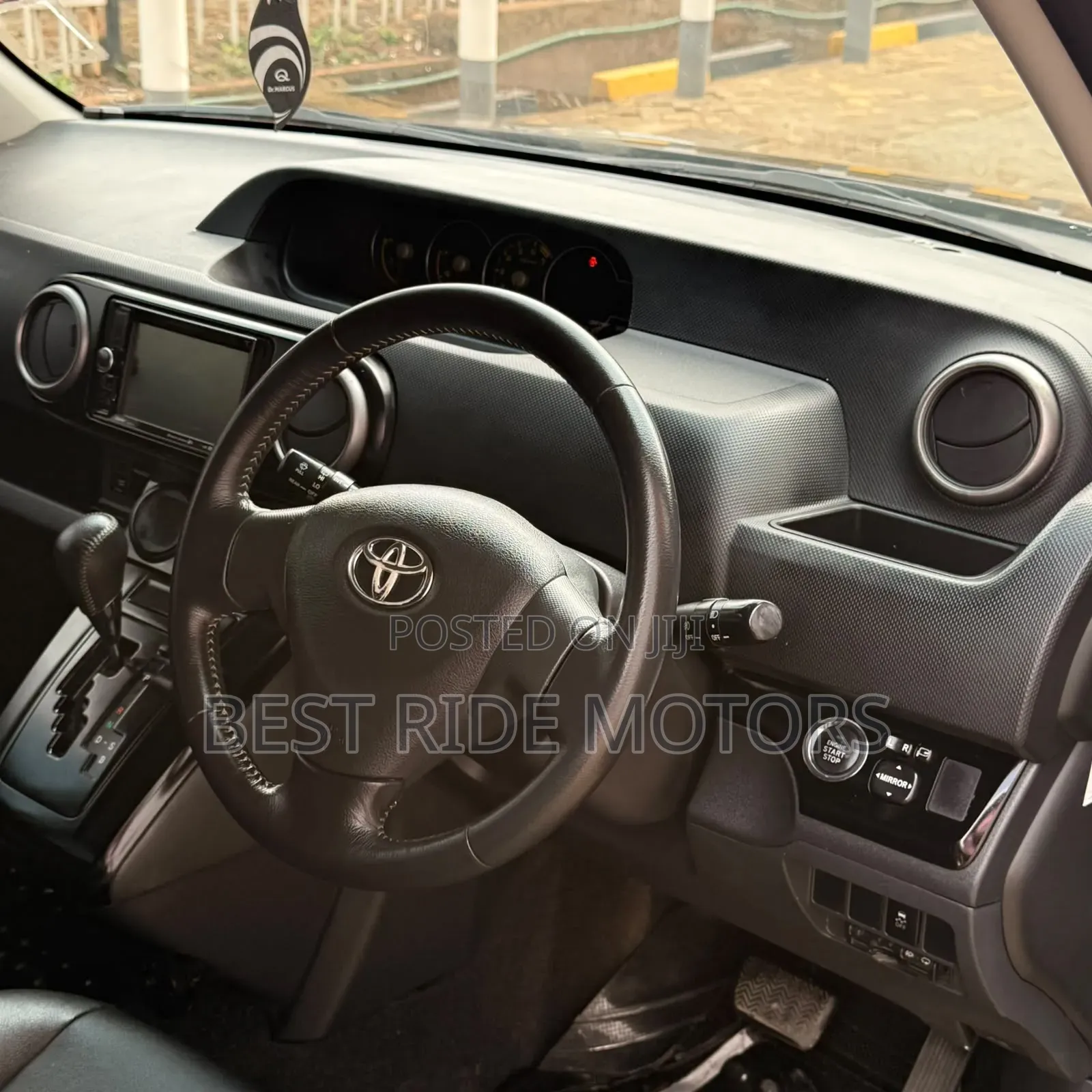 Toyota Corolla Rumion Hatchback 1.5 FWD 2015 Black