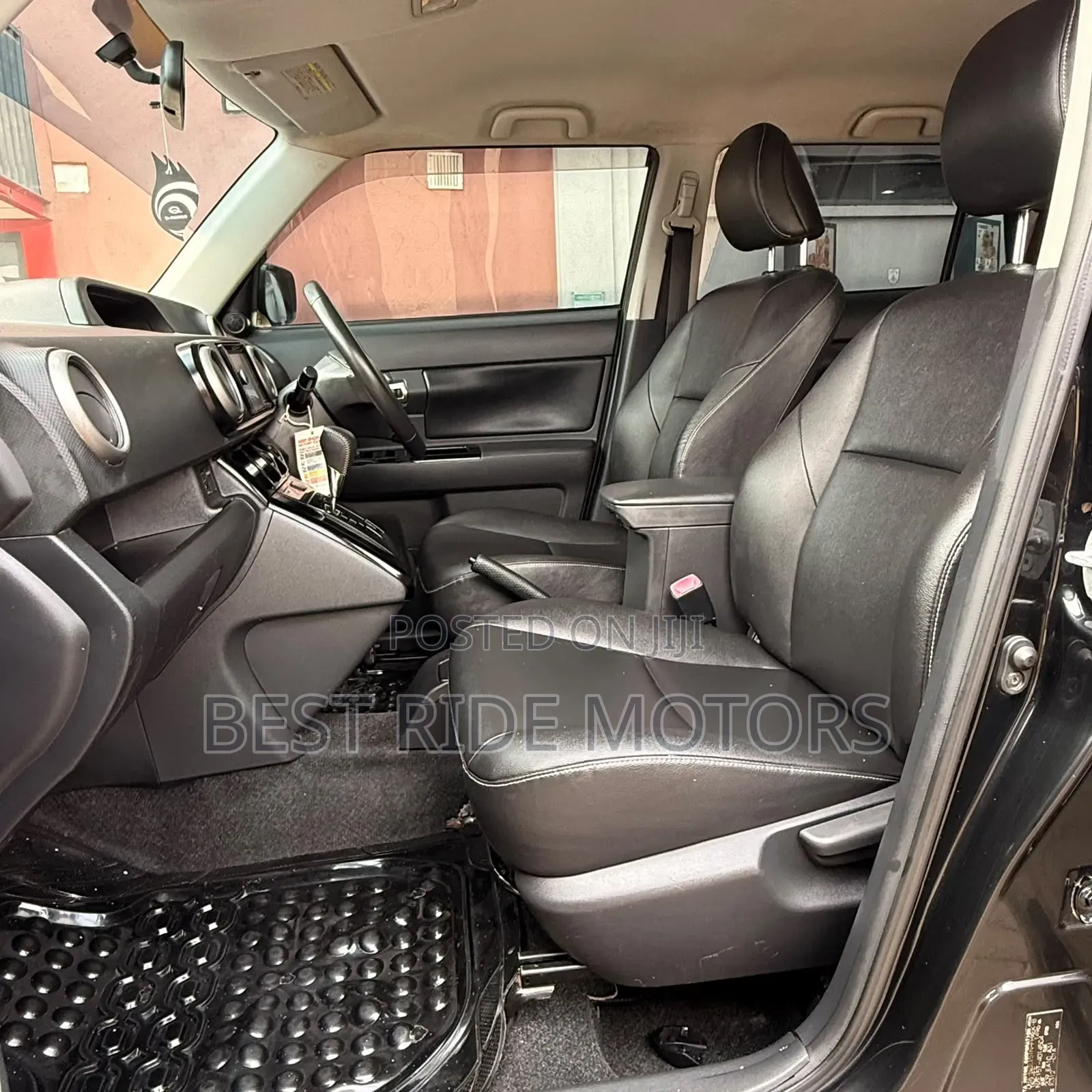 Toyota Corolla Rumion Hatchback 1.5 FWD 2015 Black
