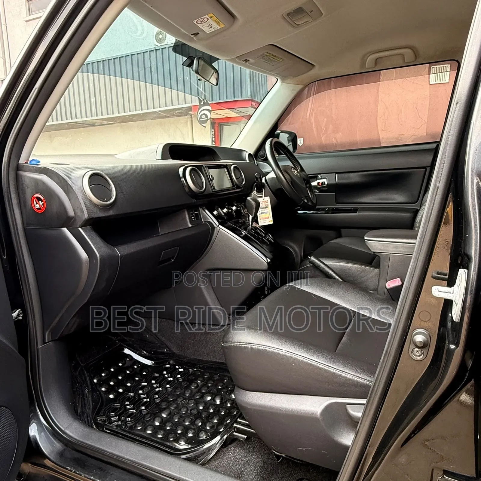Toyota Corolla Rumion Hatchback 1.5 FWD 2015 Black