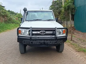 Toyota Land Cruiser 76 Series 2017 White