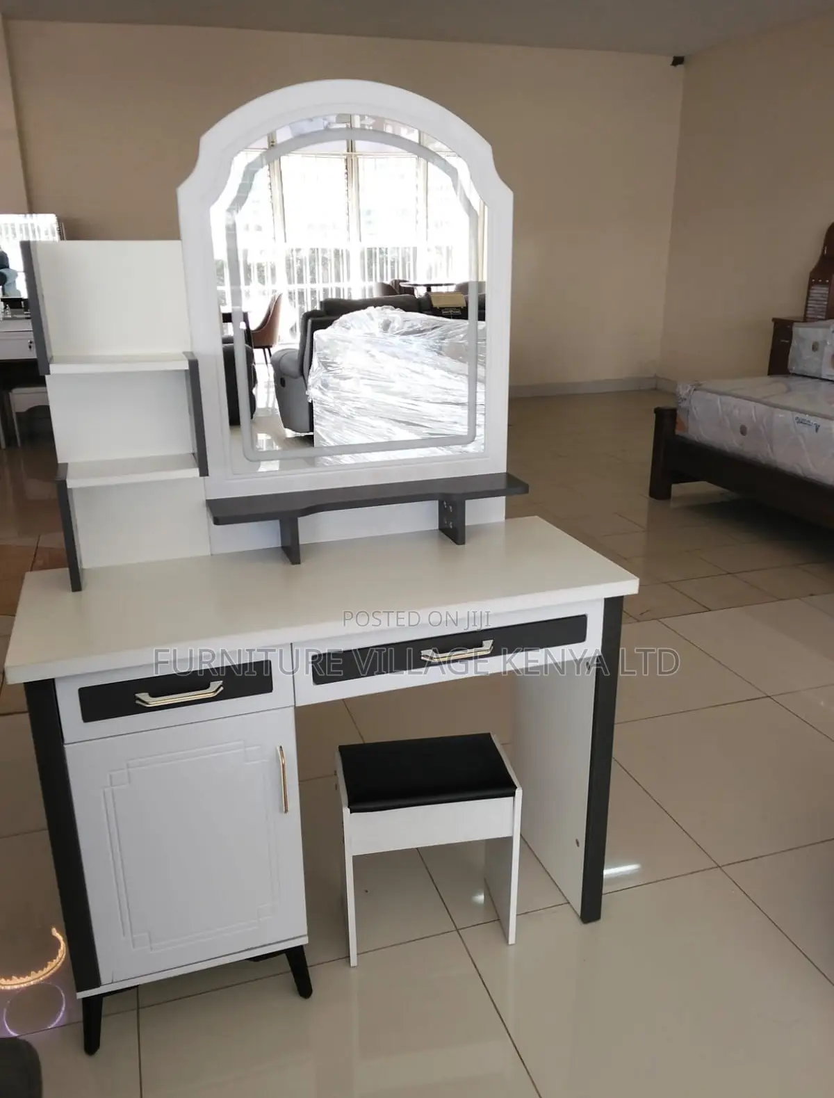 Dressing Table; White Wooden-Lighted Home Vanity Dressing Table