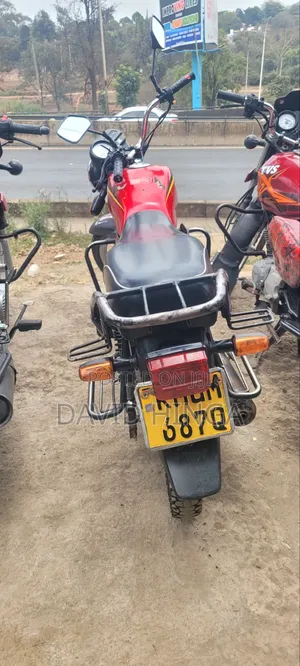 Honda CB 2025 Red