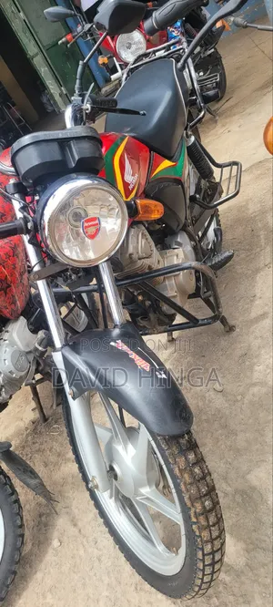 Honda CB 2025 Red