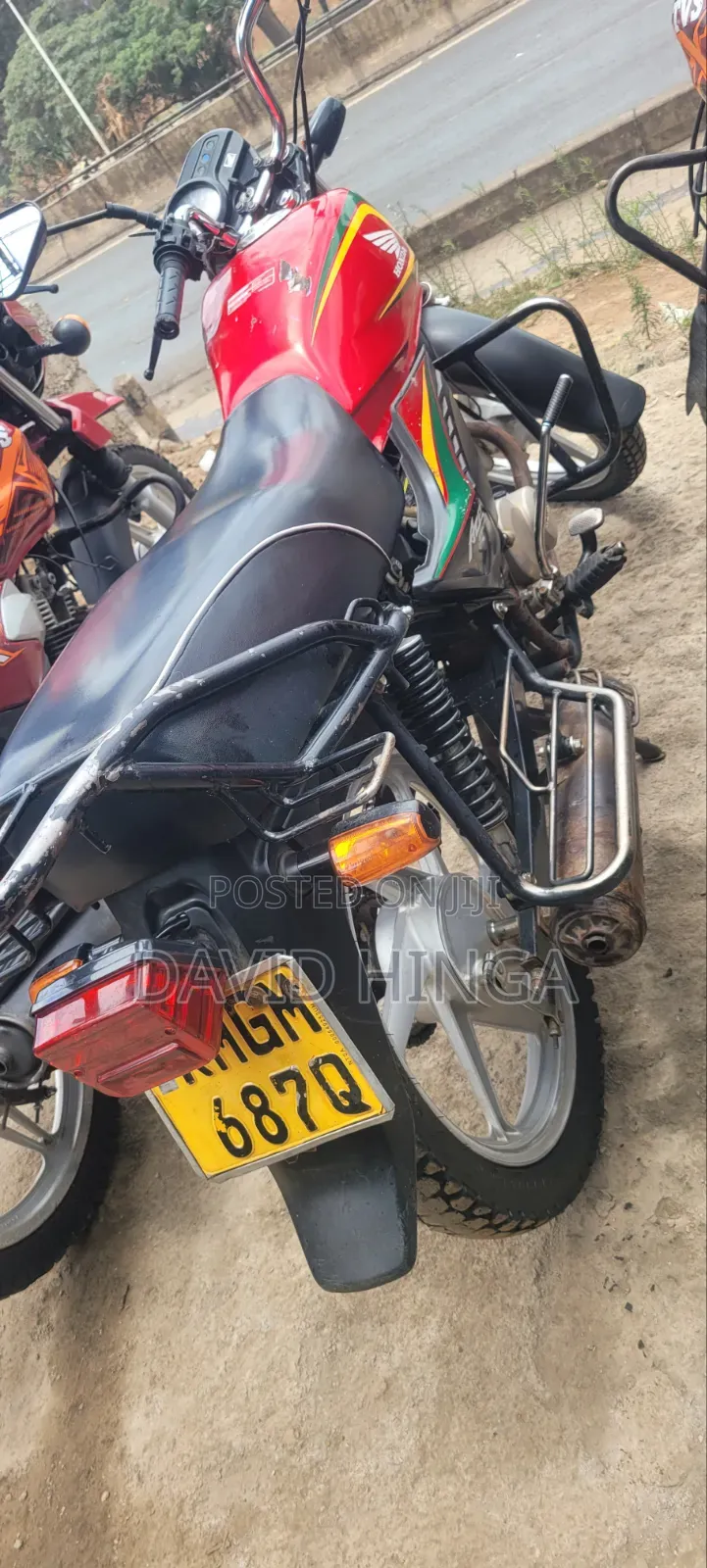 Honda CB 2025 Red