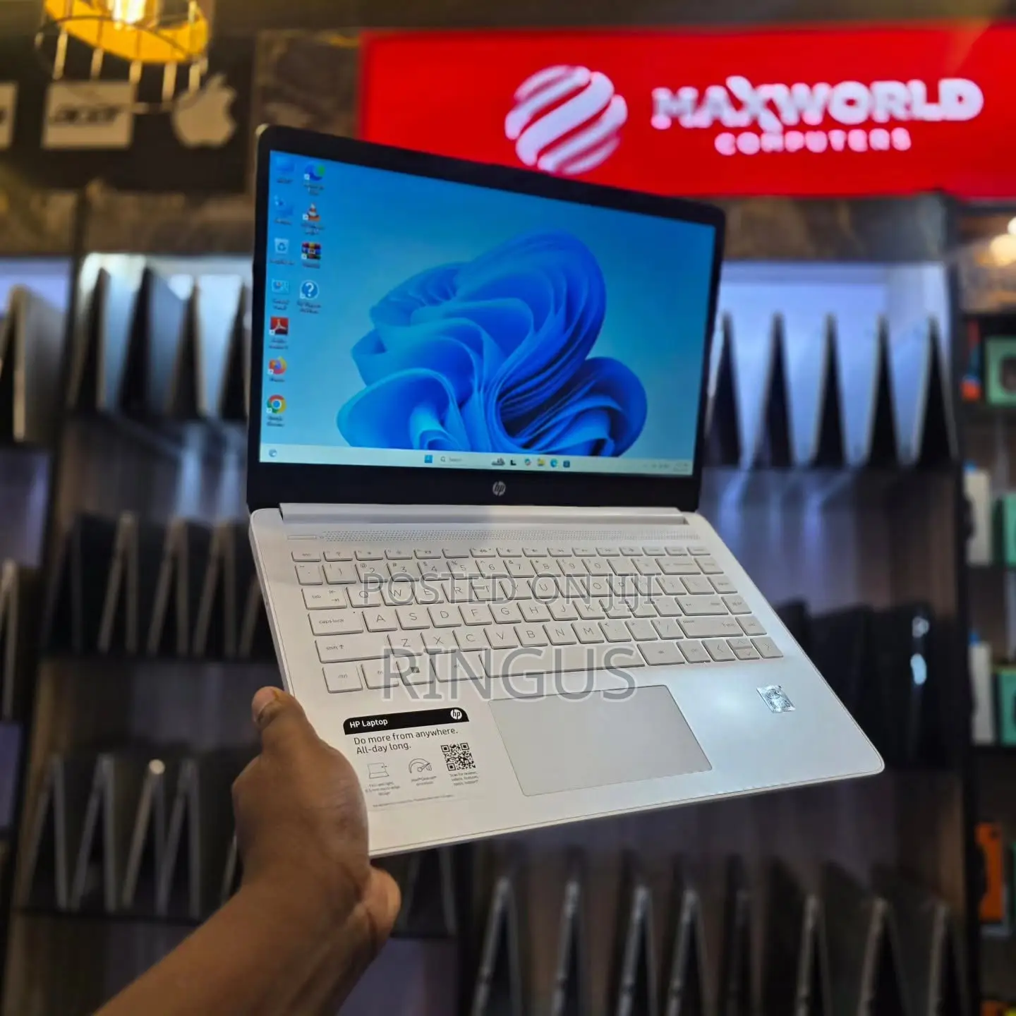 New Laptop HP 14-ep0063 8GB Intel Core i3 SSD 256GB