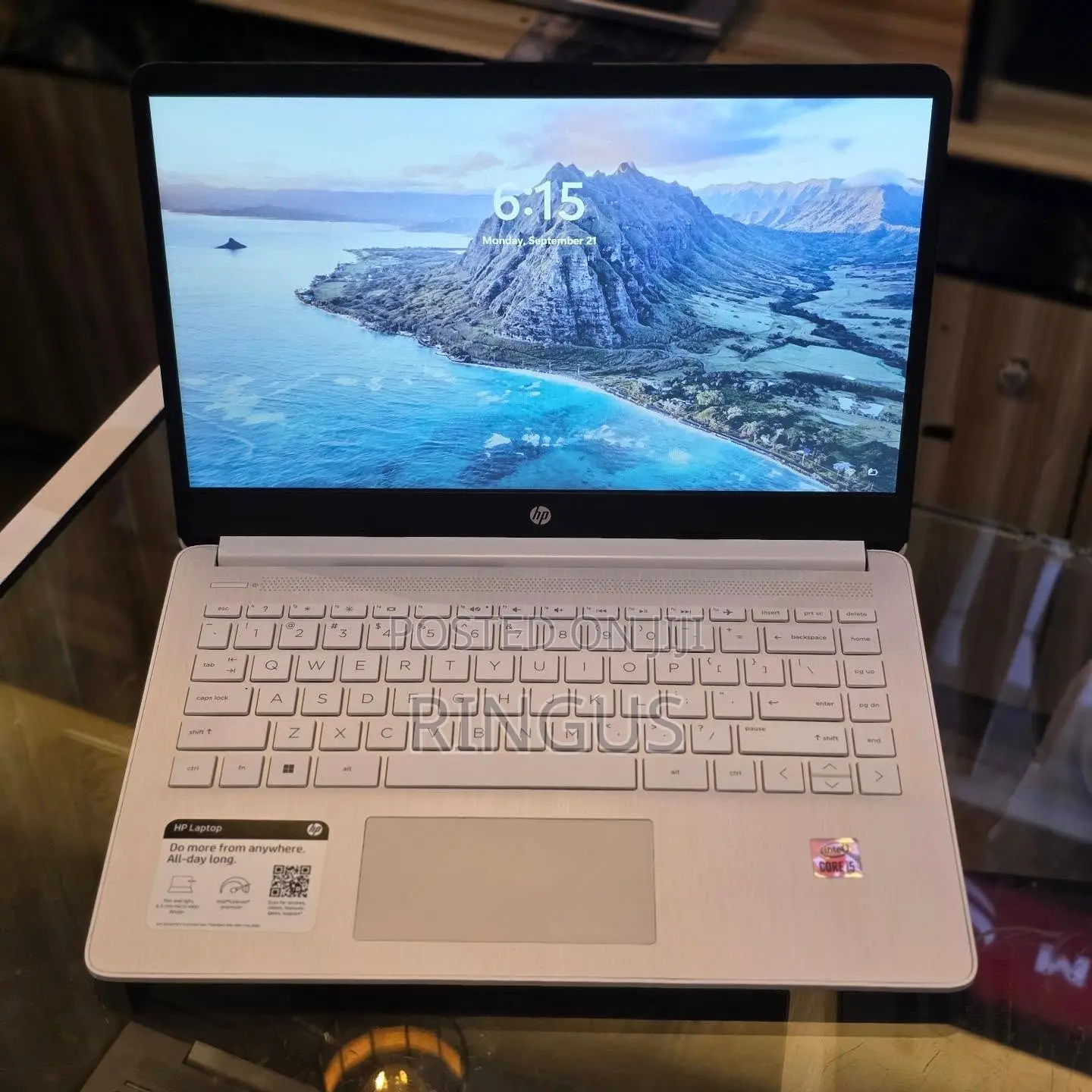 New Laptop HP 14-ep0063 8GB Intel Core i3 SSD 256GB