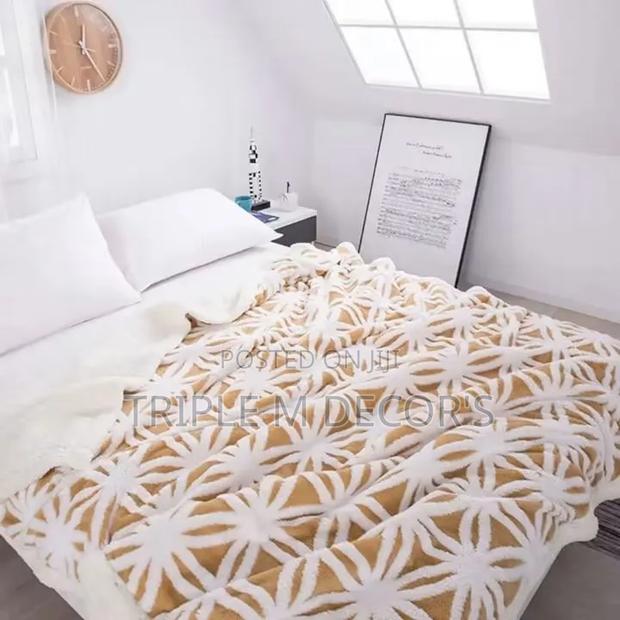 Super Soft 6x6 Fleece Woolen Bedspread - thumbnail 2