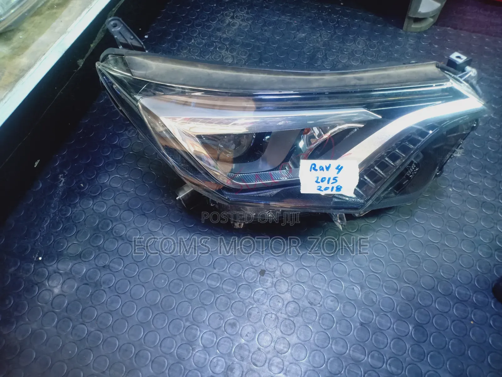Toyota RAV 4 2018 Headlight