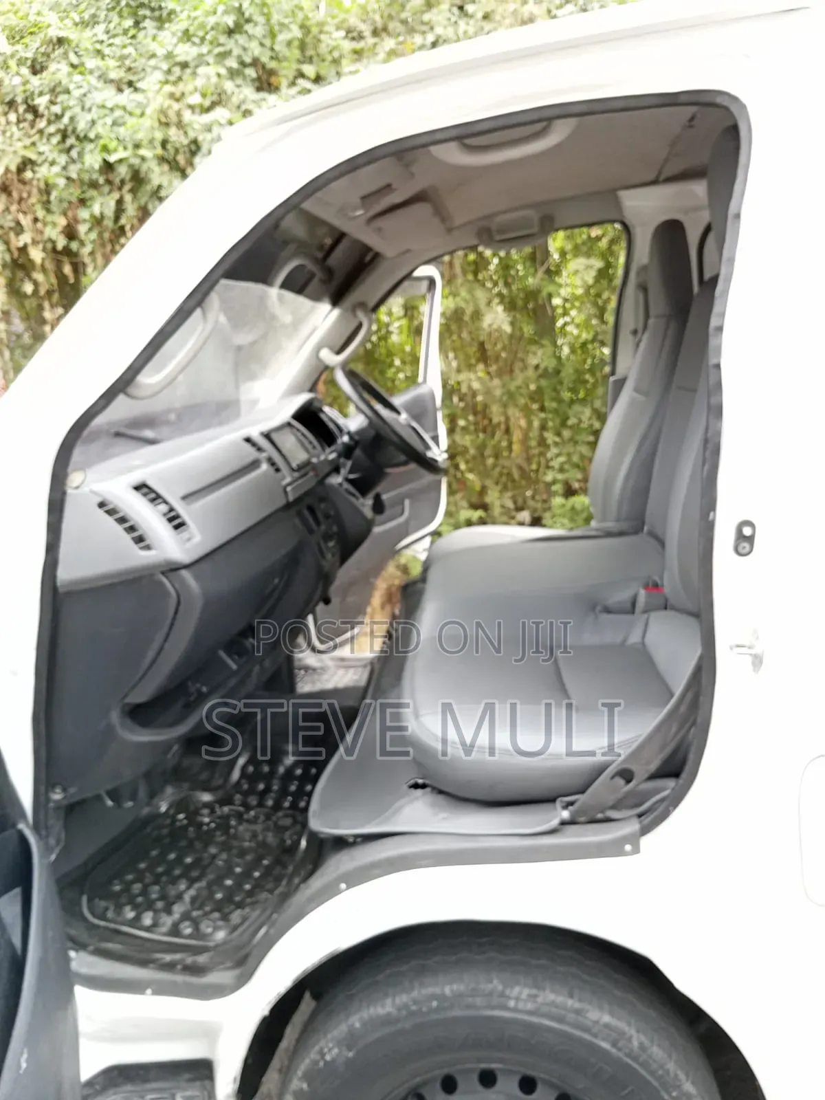 Toyota HiAce 2012 White