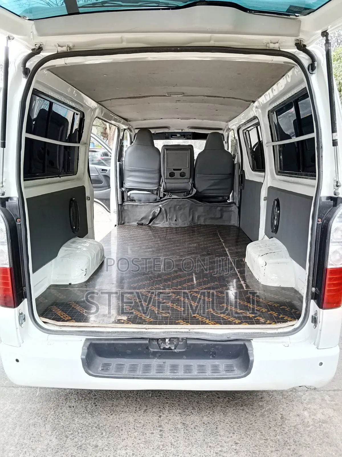 Toyota HiAce 2012 White