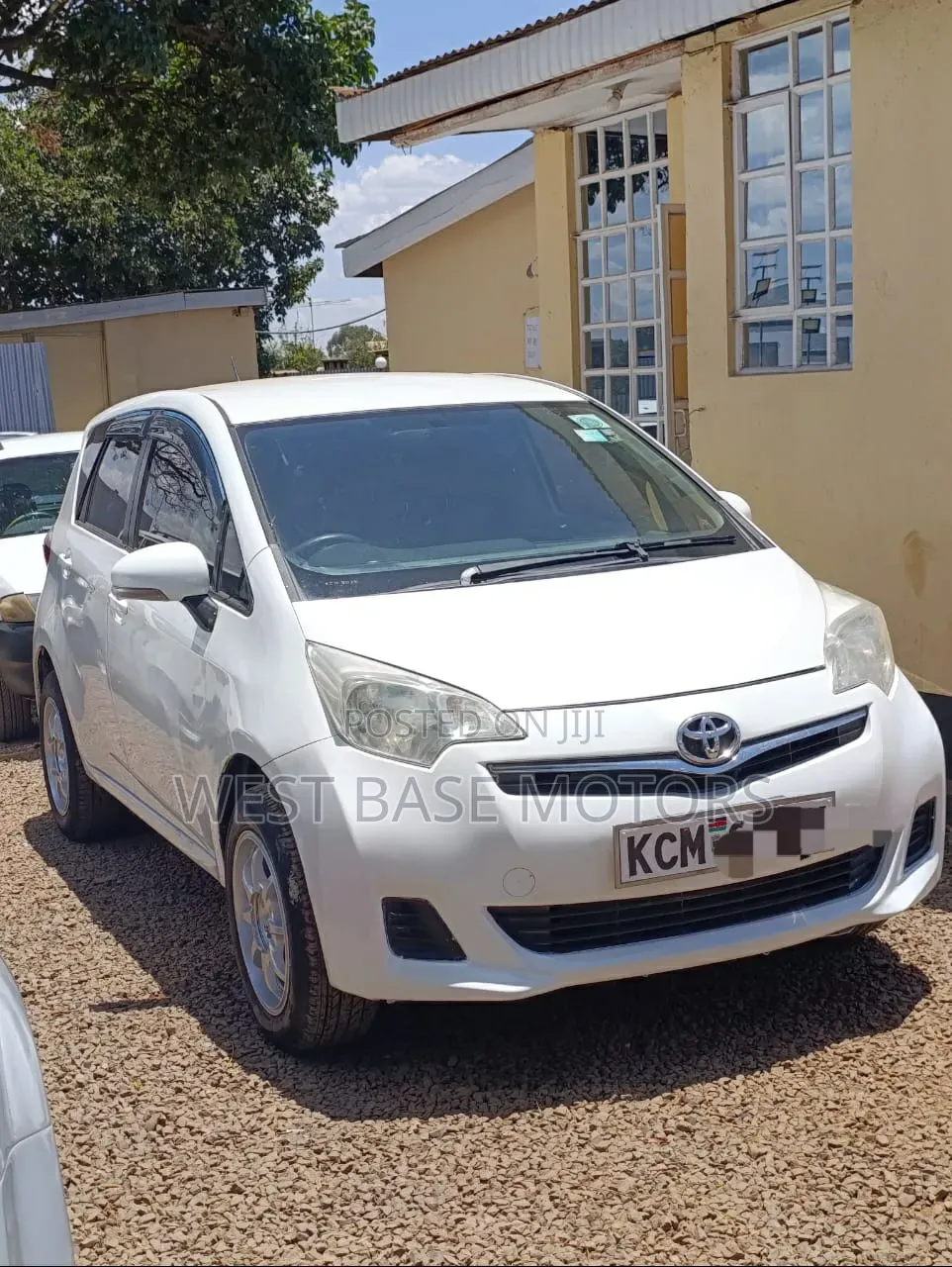 Toyota Ractis 2010 White