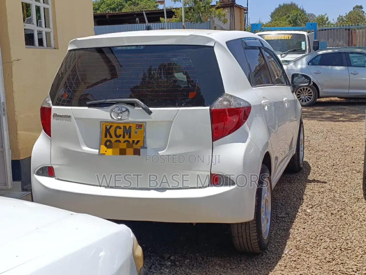 Toyota Ractis 2010 White