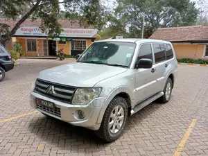 Mitsubishi Pajero 2014 Silver
