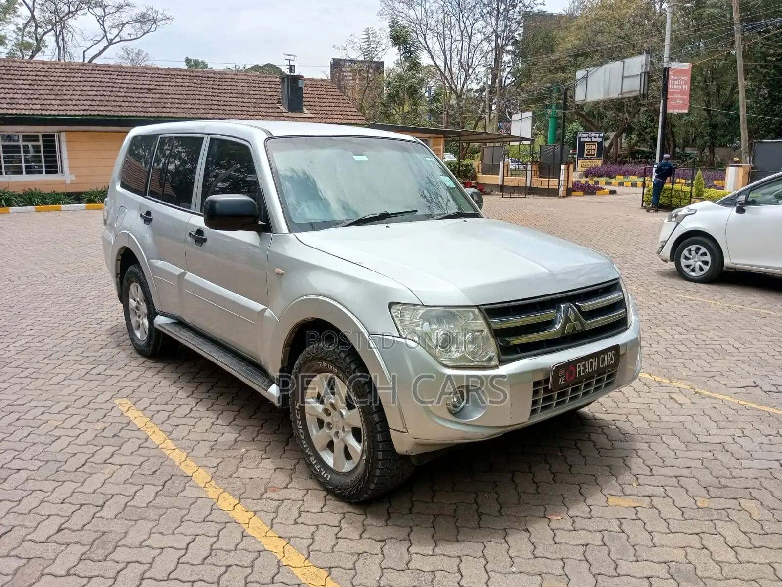 Mitsubishi Pajero 2014 Silver