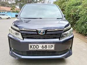 Toyota Noah 2.0 FWD (8 Seater) 2014 Blue