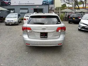 Toyota Avensis 2014 Silver