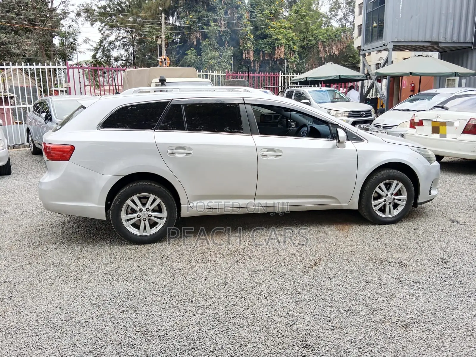 Toyota Avensis 2014 Silver