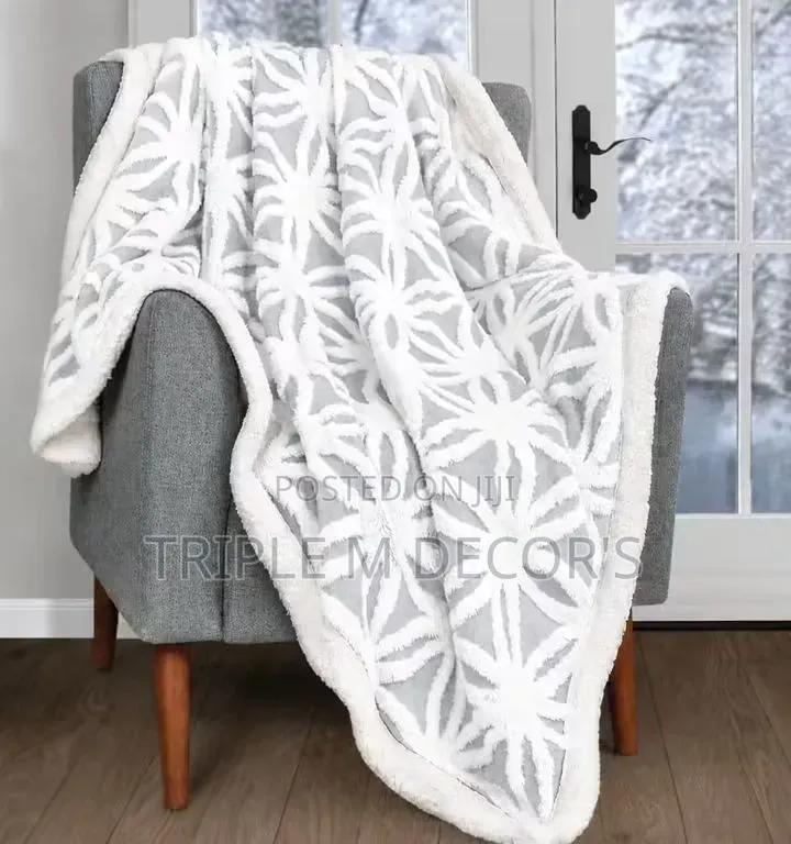 Non-Allergic Cozy Fleece Woolen Blanket 6x6 for Sensitive Skin