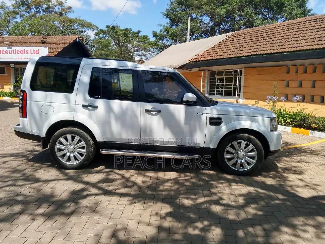 Land Rover Discovery 2015 White