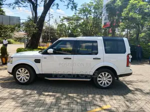 Land Rover Discovery 2015 White