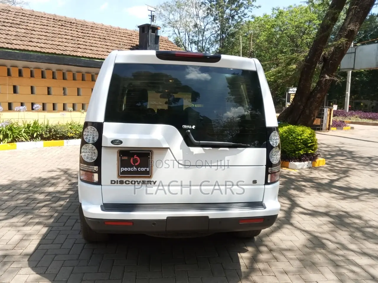 Land Rover Discovery 2015 White