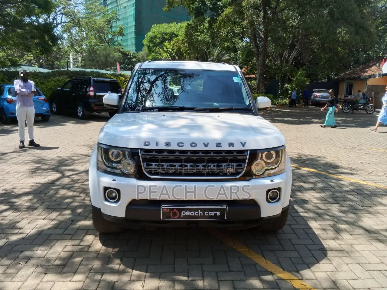 Land Rover Discovery 2015 White