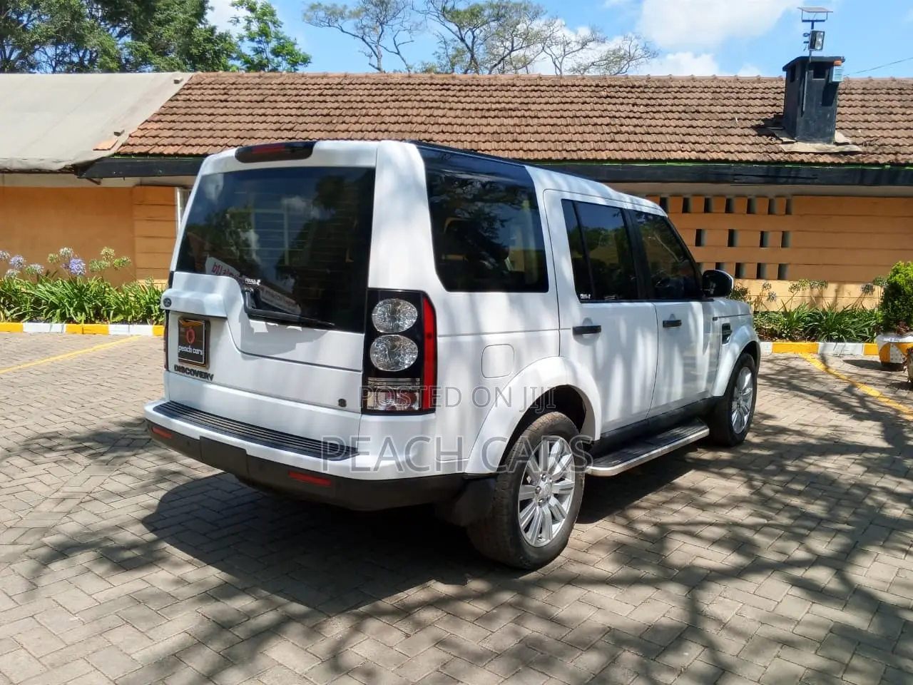 Land Rover Discovery 2015 White