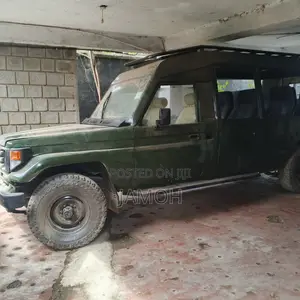 Toyota Land Cruiser 75 Troop C 1987 Green